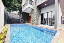 Rumah Mewah Industrial 2 Lt Ada Private Pool Solo Kota 