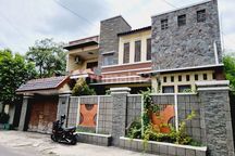 Rumah Mewah 2 Lt Ada Gudang Dekat Tugu Mahkuto Solo