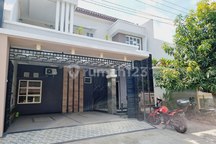 Rumah Mewah 2 Lt Akses Jalan Lebar Solo Kota