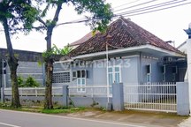 Rumah Second Luas Strategis di Danukusuman Surakarta