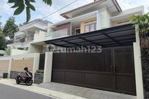 Rumah Mewah 2 LT Baru Istimewa Dekat Fave Hotel Solo