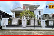 Rumah Mewah Semi Furniahed Ada Kolam Renang di Bulusan Tembalang