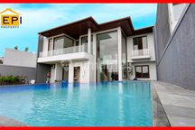 Rumah Mewah Ada Kolam Renang di Candi Golf Lt 782M Hadap Selatan