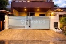Rumah Dijual Dalam Komplek di Cinere Depok Dekat Tol Brigif