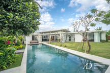 Freehold | Luxury Family Villa With Large Garden In Babakan, Canggu