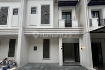 Rumah Bagus dekat rumah Sakit Citra Medika dan Stasiun Depok