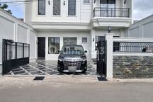 Rumah Sultan dengan Tanah yang Luas Banget Dekat Tol Cijago Depok
