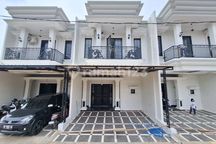 Rumah Mewah Dekat Pesona Khayangan Dekat Tol Depok Bogor Serpong