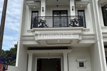 Rumah Keren Nempel Pesona Khayangan Dan Tol Margonda Depok