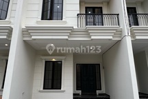 Rumah Bagus Siap Huni Dekat Stasiun Dan Solaria Grand Depok City