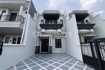 Rumah Sultan di Boulevard Grand Depok City Nempel Alun Alun