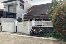 Rumah Disewakan 2 Lantai SHM Cihapit Siliwangi Saparua Riau