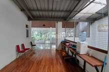 Rumah Disewakan 2 Lantai Area Riau Dekat Gedung Sate Kota Bandung