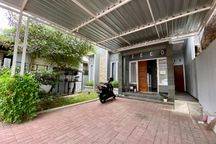 RUMAH MEWAH ISTIMEWA COCOK UNTUK HOMESTAY DENGAN HALAMAN LUAS DI WIROBRAJAN KODYA JOGJAKARTA DEKAT MALIOBORO