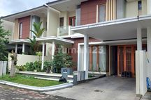 RUMAH MEWAH LUX 2 LANTAI ISTIMEWA DALAM PERUMAHAN ELITE BALE MULIA  - JOMBOR MLATI SLEMAN
