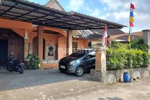 RUMAH MEWAH ASRI DENGAN TANAH LUAS DI MAGUWOHARJO DEPOK SLEMAN DEKAT PASAR STAN MAGUWOHARJO DEPOK SLEMAN