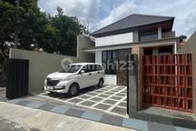 Rumah Cantik Tropis Limasan Modern Dengan Tanah Luas View Sawah Tepi Aspal Di Jalan Kaliurang Km 10 Dekat Pasar Gentan 