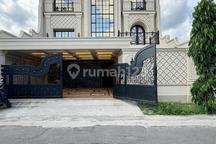 Premium dengan Kolam Renang dan Lift‼️Rumah Megah 3 Lantai Desaign American Clasic Modern Ala Sultan di Banyuraden Gamping Sleman Dekat Al Azhar New