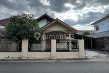 Cepat Dapat!!! Di Kontrakkan 2 Rumah Coklat Tenang Nyaman Luas Di Maguwoharjo Depok Sleman Dekat Kampus Instiper Maguwo