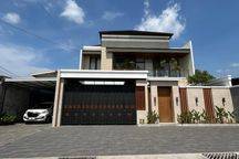 Rumah Mewah Full Furnished 2 Lantai Luas Dengan Kolam Renang Di Jalan Gito Gati Ngaglik Sleman Dekat Sch Mall