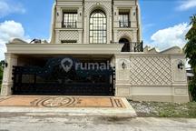 Rumah Megah 3 Lantai American Clasic Modern Ala Sultan Di Banyuraden Gamping Sleman Dekat Al Azhar New