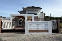 Murah Banget‼️Rumah Baru Cantik Limasan Modern Istimewa Dalam Cluster di Wedomartani Sleman Dekat Budi Mulia Tajem