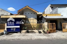 Rumah Solo Kota Dekat Stadion Manahan