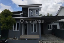 Kontrakan 3 Kamar,Ada KM Dalam,Rooftop, Parkir 2 Mobil