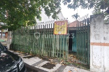 Rumah Usaha Raya Cokroaminoto Kota Mojokerto Hadap Jalan Raya