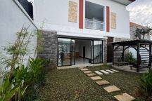 Dijual Luxury Villa Modern Di Ubud ditengah sawah kawasan elit