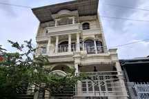 Disewakan Cepat Rumah 3 Lantai Lokasi Strategis Perumahan Peruri Galuh Mas Karawang Barat