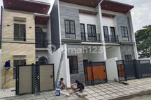 Rumah Cantik 2 Lantai Murah Perum Rungkut Mapan