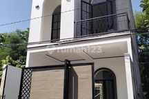 Rumah Mewah Hook Perumahan Rungkut Penjaringan Sari Merr
