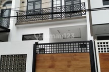 Rumah Mewah 2 Lantai Perum Rungkut Mapan Superindo Yakaya