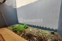 Sewa Rumah Modern Nyaman Bebas Banjir Termurah 2Tahunan Dekat Pusat Kota, Pusat Tempat Shoping Mall Strategis.dan Sebelah Binus BSD