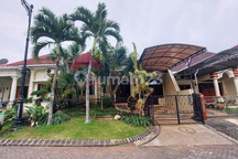 Rumah 2 Lantai Kondisi Bagus Perumahan Elit Istana Dieng