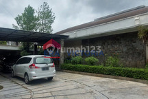 Rumah di Pusat Kota Kediri Full Furnished Ada Kolam Renang
