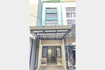 JUAL CEPAT: RUMAH SECOND SEMI FURNISHED DENGAN KOLAM RENANG