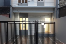Dijual Cepat !! Rumah Brand New 6x17 Siap Huni Minimalisi di Janur Kuning Residence 