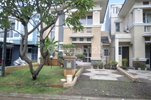 RUMAH CANTIK DI KOTA WISATA CIBUBUR 2 LANTAI