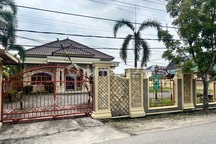 Rumah Halaman Luas Cocok untuk Kantor Dekat Bandara