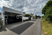 Rumah mewah  Konsep Villa Dekat Harapan Raya Dan Kantor DPRD