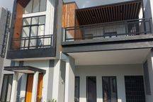 Rumah Scandinavian 2 lantai  Kotagede Yogyakarta, carport 2 mobil