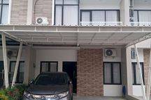 Rumah Bagus Dan Cantik 2 Lantai Full Furnished Di Cluster Ekslusif Di Purbayan Gentan Solo