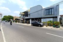 Rumah Bagus Bangunan Baru 2 Lantai Lokasi Di Gilingan Banjarsari.solo