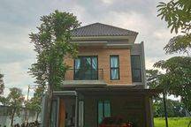 Rumah Bagus 2 lantai di perumahan elite Colomadu. 