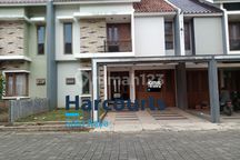 Rumah bagus 2 lantai minimalis modern di cluster bergengsi di Colomadu.