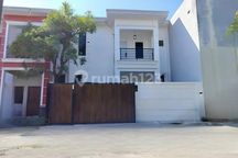 Rumah minimalis 2 lantai di colomadu solo