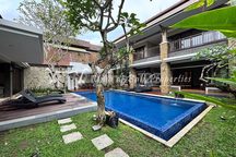 Charming and Spacious 4BR Villa for Rent in Prime Seminyak-Badung Area, with Easy Access to Schools, Popular Seminyak Spots, the Airport, and the Beach. | AR 314 