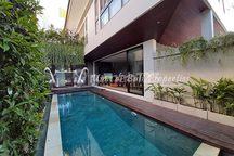 High Demand 3br Furnished Residential Home in Prime area of Umalas Badung, Close to Fine Dining, Cafés, International Schools, and Berawa Beach | AR 75 